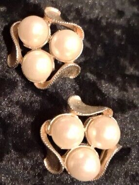 Vintage Pearl Cluster Earrings in Cream and Gold